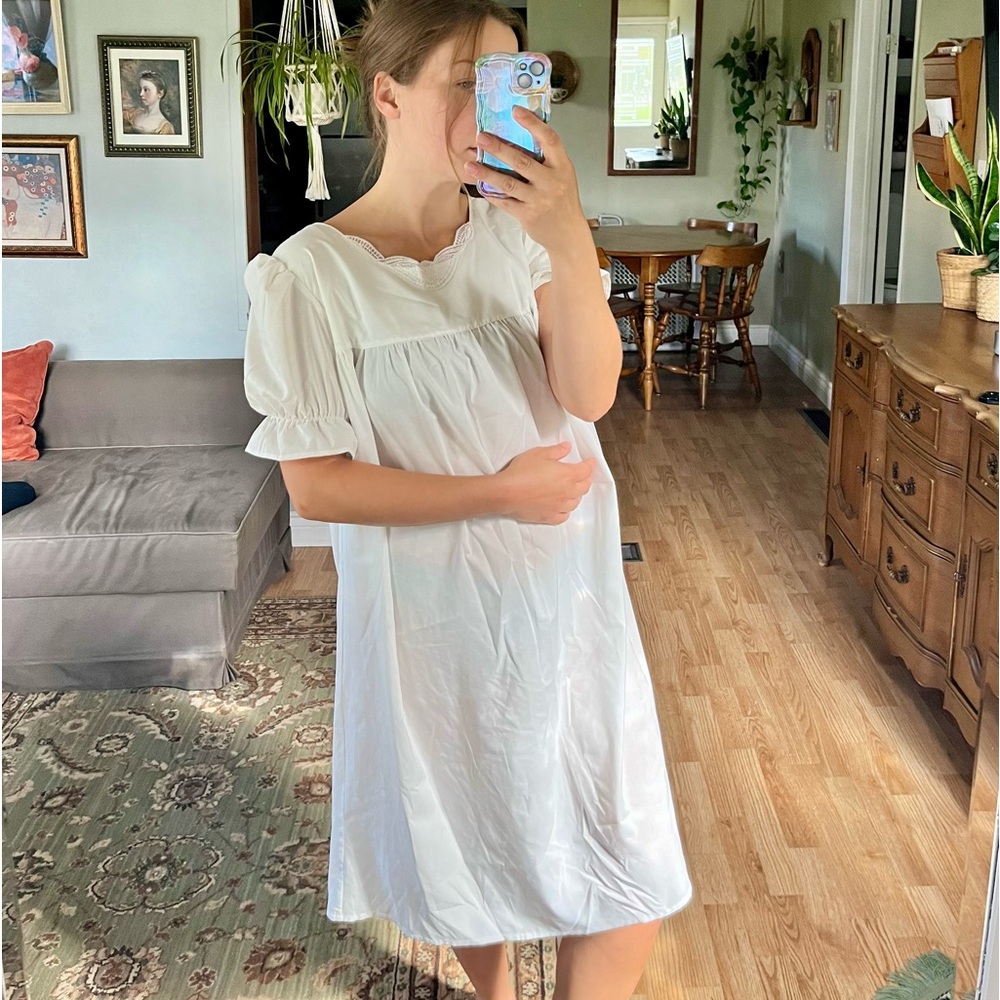Sweet vintage puff sleeve nightgown